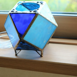 ステンドグラス・ブルーのガラスのアロマランプ 6枚目の画像