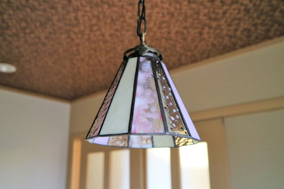 ステンドグラス桜色ランプ　(ペンダントライト) 3枚目の画像