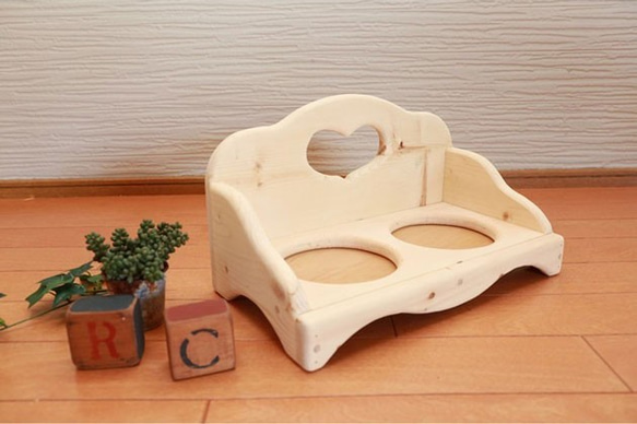 木製　カントリー調　ペット用テーブル　食器台　エサ台　ハートSサイズ 2枚目の画像