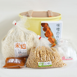 味噌作り材料セット（甘口版）7kg用 樽付き（大豆1.24kg,米麹2.73kg,塩850g） 1枚目の画像