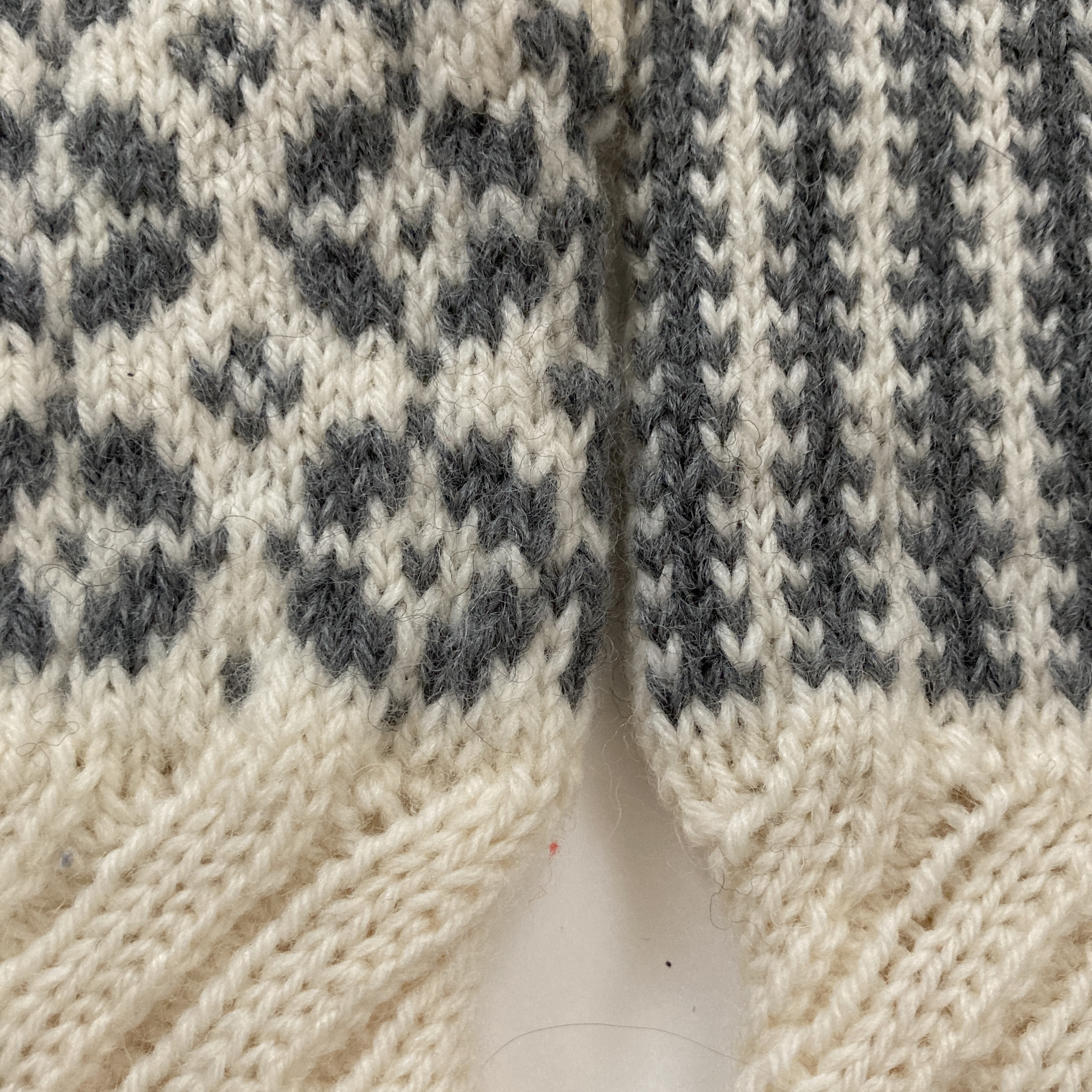 flowers（指なし・生成×グレー）