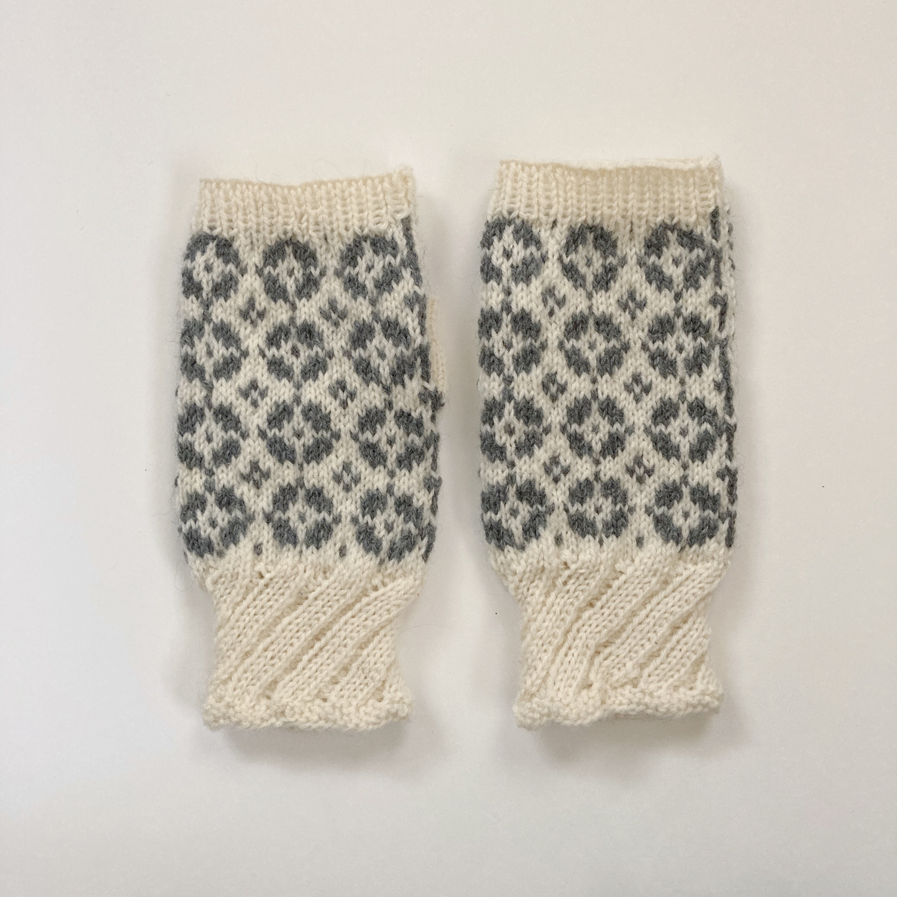 flowers（指なし・生成×グレー）