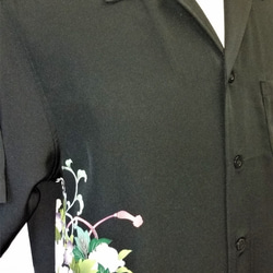 着物素材シルク１００％（絹）：留袖リメイク：アンティーク風のアロハシャツ、高級感のあるシャツ！ 2枚目の画像