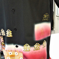 着物素材シルク１００％（絹）：留袖リメイク：アンティーク風のアロハシャツ、高級感のあるシャツ！ 3枚目の画像