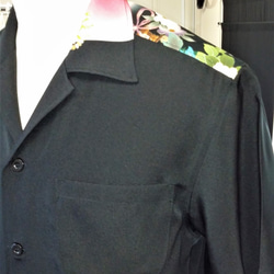 着物素材シルク１００％（絹）：留袖リメイク：アンティーク風のアロハシャツ、高級感のあるシャツ！ 4枚目の画像