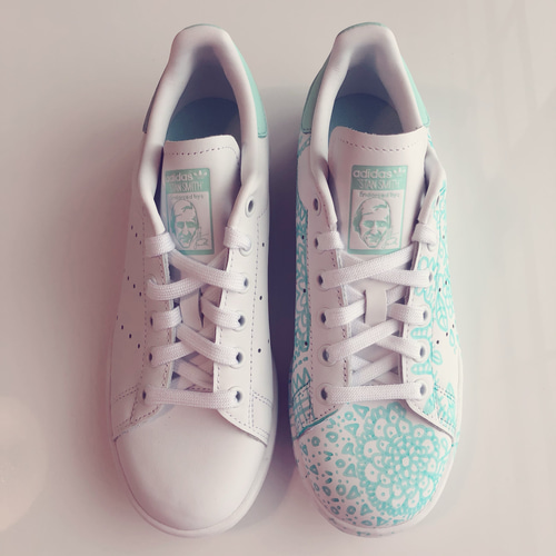 Taeko⭐︎ 美品 アディダス スタンスミス オーロラ チャーム付き adidas STAN SMITH W 