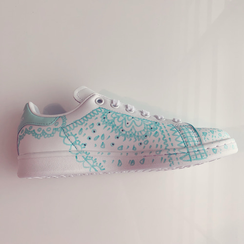 Taeko⭐︎ 美品 アディダス スタンスミス オーロラ チャーム付き adidas STAN SMITH J 