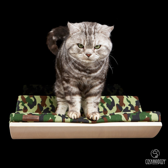 在庫限り｜空飛ぶ猫シェルフB（メープルxカモフラピンク）猫ベッド キャットシェルフ 1枚目の画像