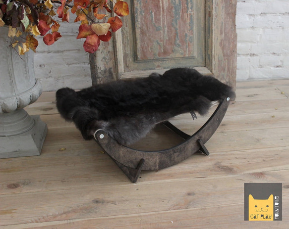 受注製作｜ラビットファー 木製 猫用ハンモックーC（エボニー）ベッド キャットベッド ペット家具 2枚目の画像