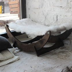 受注製作｜ラビットファー 木製 猫用ハンモックーC（エボニー）ベッド キャットベッド ペット家具 3枚目の画像
