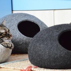 受注製作｜ナチュラルチロリアンウール100％ フエルト 猫ベッド （ダークグレー） 8枚目の画像