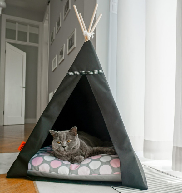 受注製作｜ズレない、使える猫テント ベッド ティピー 小型犬にも （ブラック x ピンクドット） 3枚目の画像