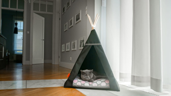 受注製作｜ズレない、使える猫テント ベッド ティピー 小型犬にも （ブラック x ピンクドット） 4枚目の画像