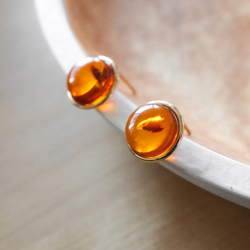 KOHAKU〜14kgf バルティックアンバーの一粒ピアス