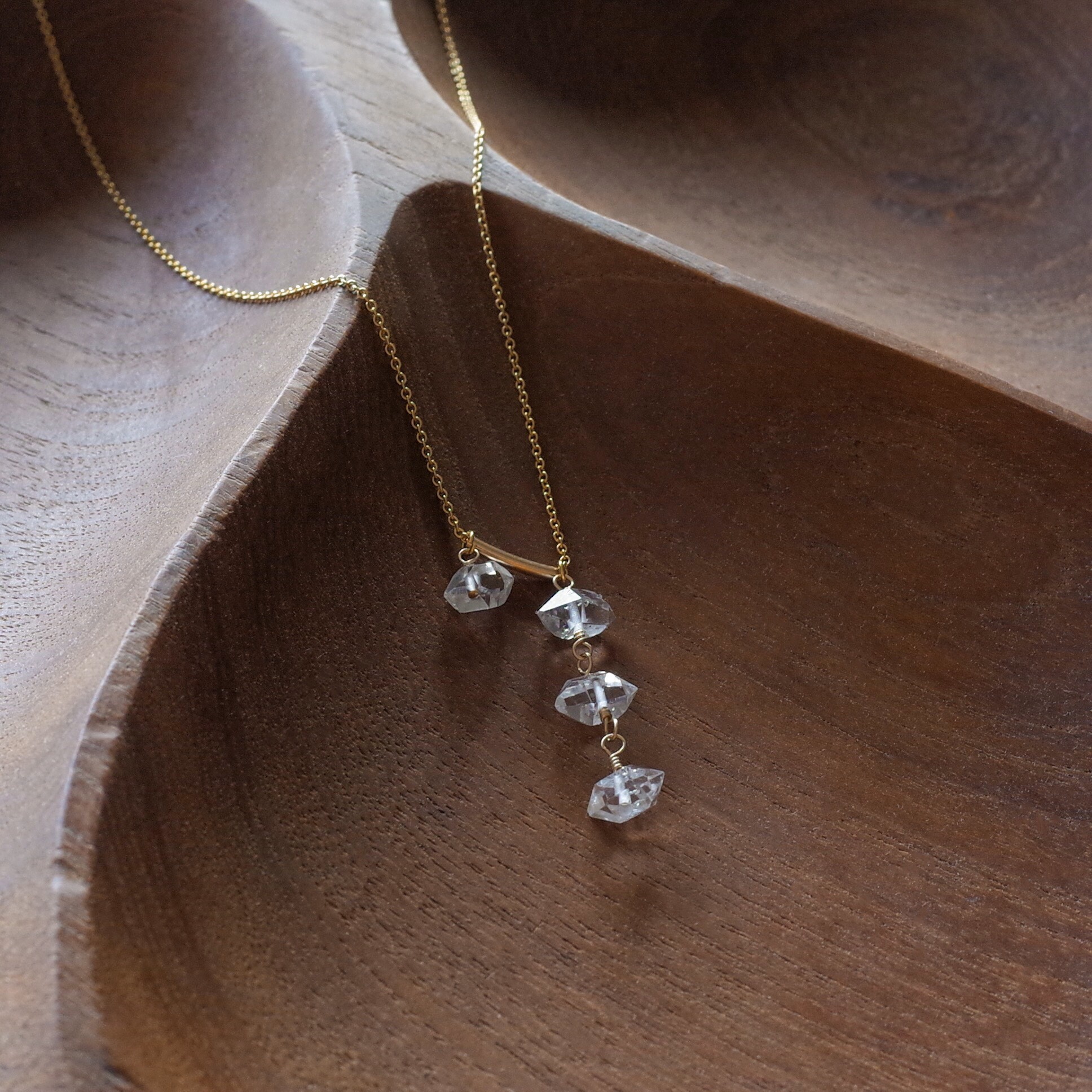 【大粒】ハーキマーダイヤモンドAAAのアシンメトリーセミロングネックス(14kgf )