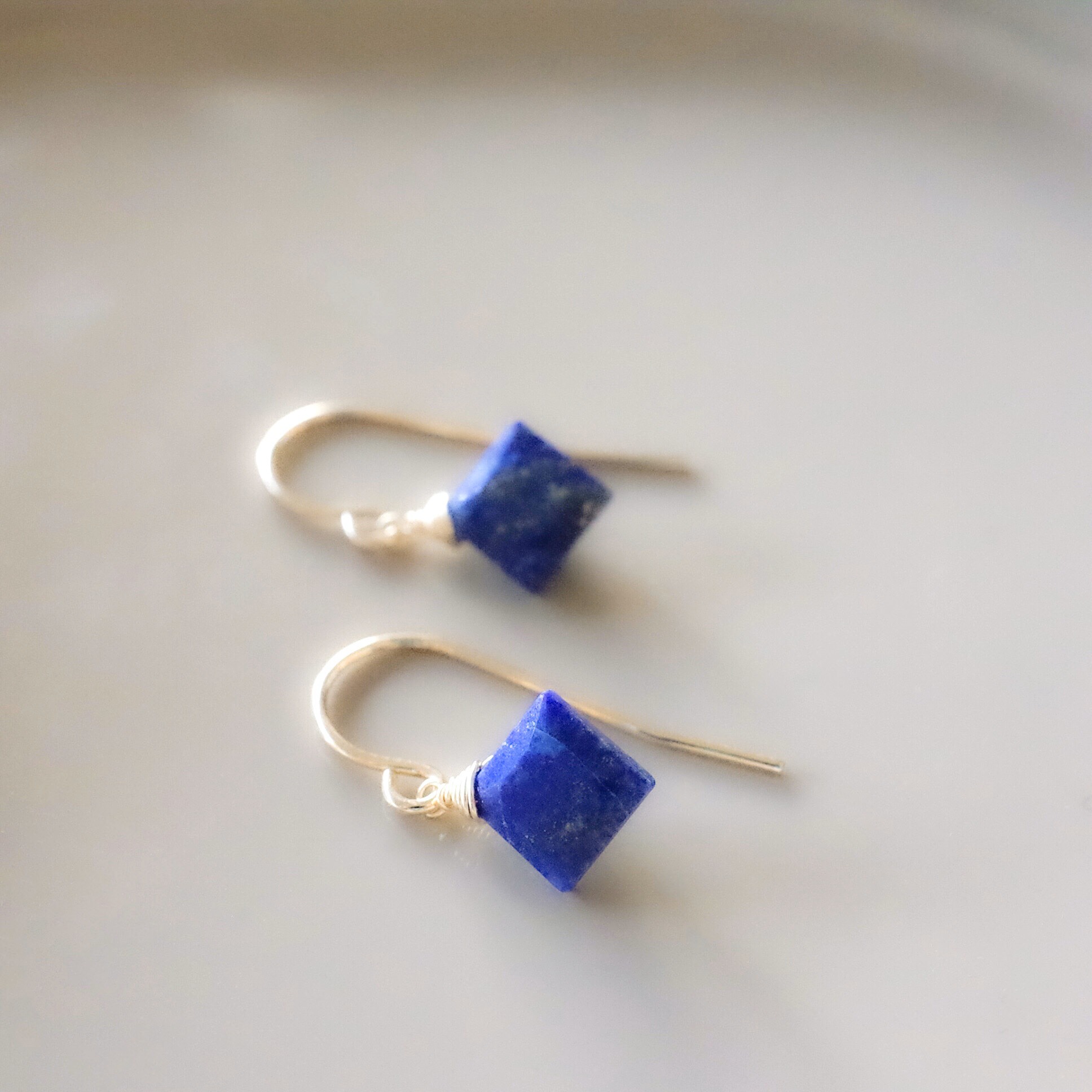 【宝石質】ラピスラズリAAAのスクエアピアス(14kgf) 4,064円