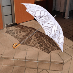 幾何学模様のレース編み日傘 3枚目の画像