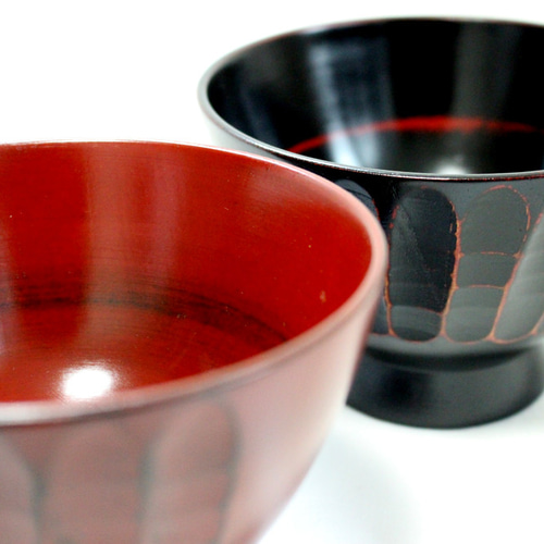 一蘭謹製 漆器 茶碗 黒色 赤い箱入り 一蘭謹製 漆器 茶碗 黒色 赤い箱入り