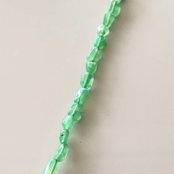 Green jade タンブルカット beads 1連 2枚目の画像