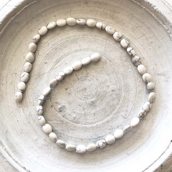 Howlite oval shape beads 1連 1枚目の画像