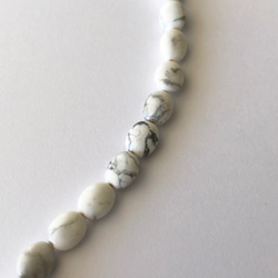 Howlite oval shape beads 1連 2枚目の画像