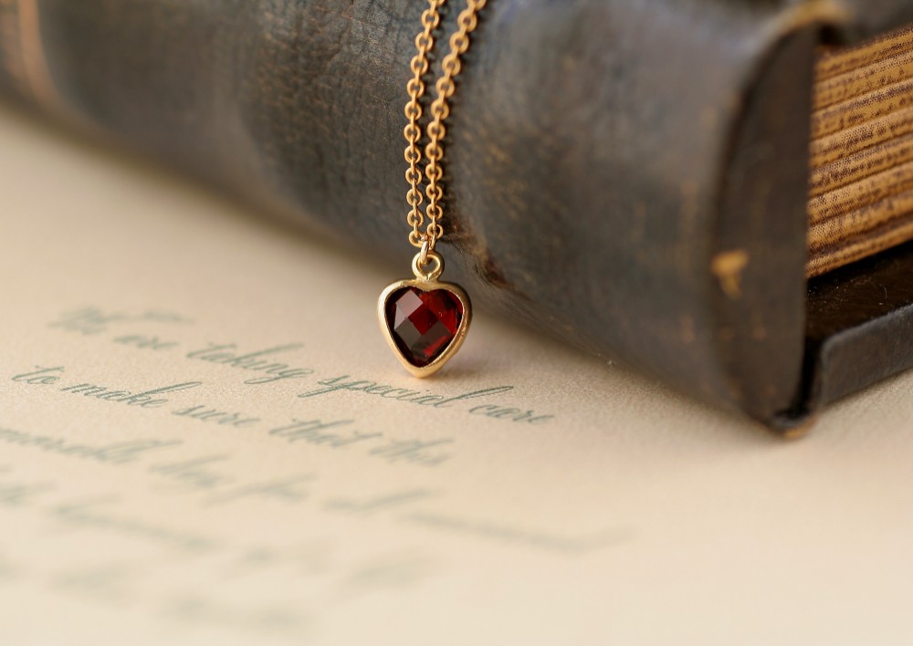 高品質　14kgfガーネットのハートカット5mmネックレス