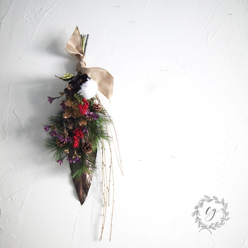 シンプルモダンな赤いお正月飾り 玄関ドアにも床の間にも スワッグ