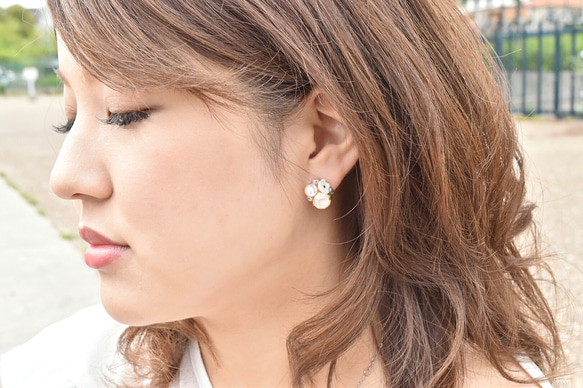 恋のビジューピアス【Cherie】ベージュ 1枚目の画像