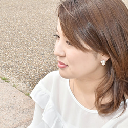 恋のビジューピアス【Cherie】ベージュ 4枚目の画像