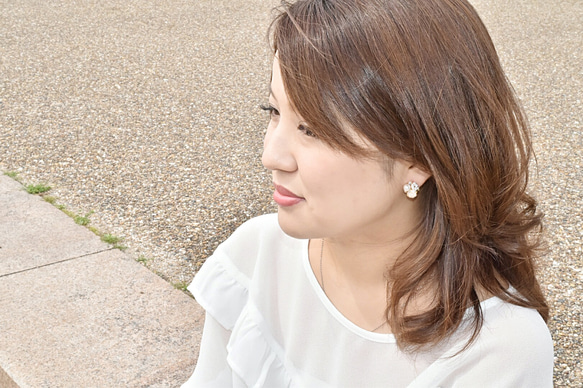 恋のビジューピアス【Cherie】ベージュ 4枚目の画像