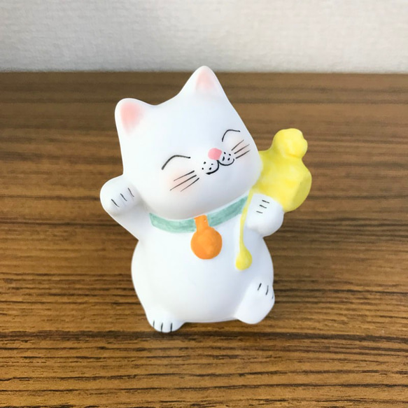 招きネコちゃん　陶器人形　3体セット　超キュート　愛らしい　かわいい　猫　ネコ　にゃんこ　職人手作り 2枚目の画像