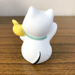 招きネコちゃん　陶器人形　3体セット　超キュート　愛らしい　かわいい　猫　ネコ　にゃんこ　職人手作り 3枚目の画像