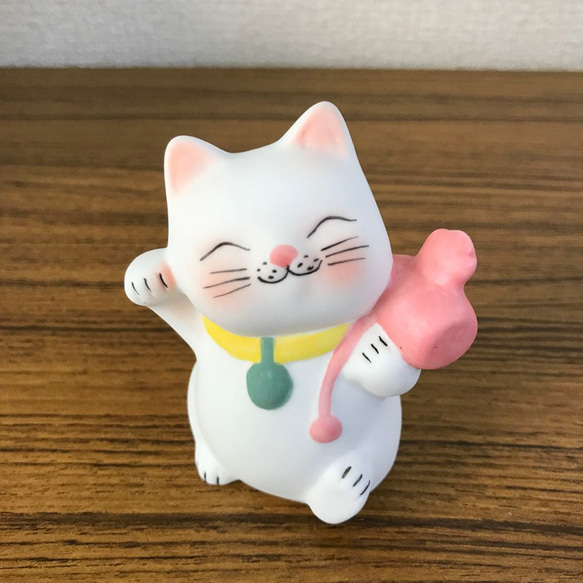 招きネコちゃん　陶器人形　3体セット　超キュート　愛らしい　かわいい　猫　ネコ　にゃんこ　職人手作り 2枚目の画像