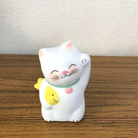 招きネコちゃん　陶器人形　3体セット　超キュート　愛らしい　かわいい　猫　ネコ　にゃんこ　職人手作り 2枚目の画像