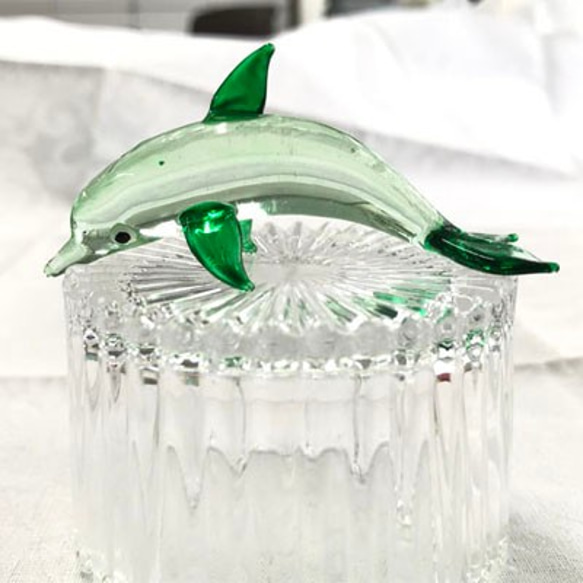 ミニチュアガラス　イルカ　青　緑　2体セット　　インテリア　パーツ　１点１点職人の手作り作品 4枚目の画像