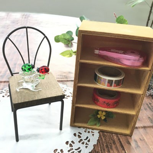 ミニチュアガラス てんとう虫2体（赤・緑）＋切り株 セットB