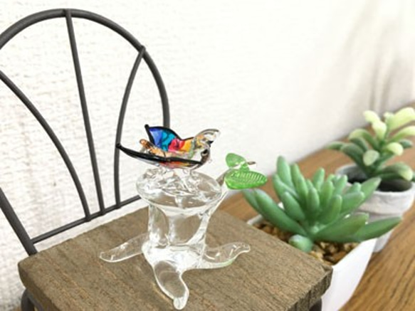 ミニチュアガラス　蝶＋切り株　セット　インテリア　パーツ　１点１点職人の手作り作品 5枚目の画像