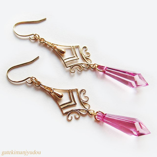 シャンデリアピアス/ピンク【イヤリング等変更可】 ピアス（フック 