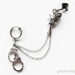 銃×手錠†イヤーカフス&フープイヤリング【ピアス等パーツ交換無料】 1枚目の画像