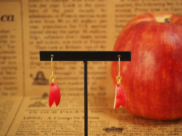 うさぎりんごのピアス 1枚目の画像