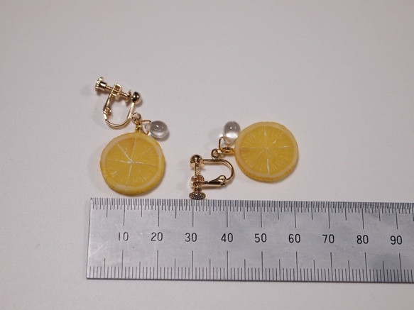 輪切りレモンのイヤリング 2枚目の画像