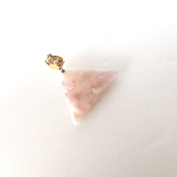 白色粉色貝殼圖案三角樹脂耳環（三角形）pajour 第3張的照片