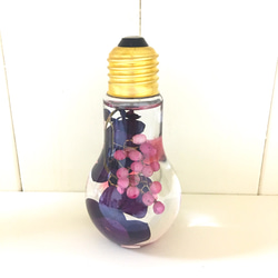 (Herbarium) 癒しのペッパーベリー紫花ミックスハーバリウム電球型ガラスボトル(pajour)(ギフト) 2枚目の画像