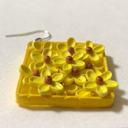 黄色い小花のパークイリングのピアスorイヤリング 4枚目の画像