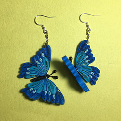 青い蝶のペーパークイリングピアスorイヤリング 3枚目の画像