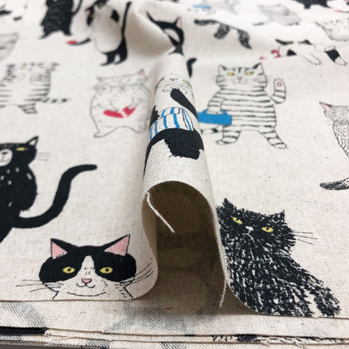 黒猫とバラ柄 綿麻キャンバス 50cm単位|切売り 切り売り 生地 布 黒猫とバラ柄 綿麻キャンバス 50cm単位|切売り 切り売り 生地 布