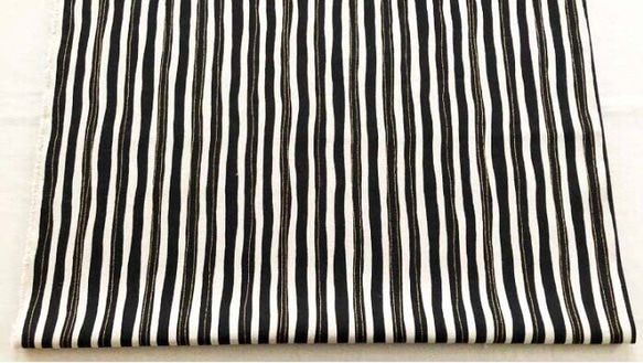 110×50 綿麻キャンバス コットンリネン ラメストライプの布 生地 ブラック 2枚目の画像