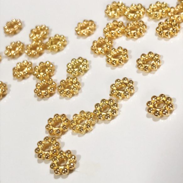 送料無料 ゴールド 200個 花型 スペーサー ロンデル 3枚目の画像