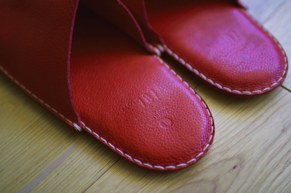 手縫いのレザースリッパ【レッド】 