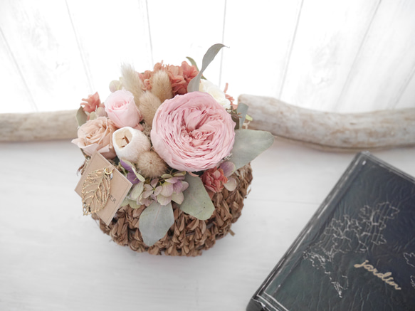 コロンと丸いプリザーブドフラワーアレンジメントピンク プリザーブド  